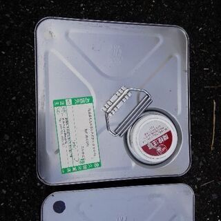 水性塗料(日本ペイント、パーフェクトトップ)...黒系色３缶...白系色一缶、新品です。
