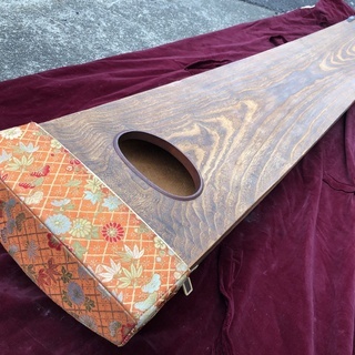 琴 布ケース タテ26cm ヨコ186cm 高さ10cm 和楽器 弦楽器 伝統楽器 撥弦楽器 13弦 筝 綾杉 高級感 花柄 雅楽 琴 布ケース タテ26cm ヨコ186cm 高さ10cm 和楽器 弦楽器 伝統楽器 撥