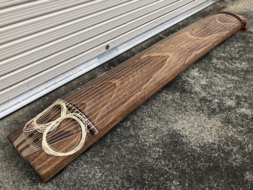 美品 琴 上足×2個 琴柱×15個 ピック タテ25cm ヨコ190cm 高さ12cm 和楽器 弦楽器 伝統楽器 撥弦楽器 13弦 筝 美しい木目
