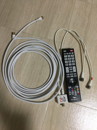 テレビ24型　リモコン　アンテナケーブル　分配器　HDD2TB テレビ台