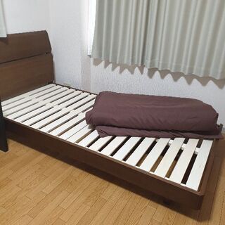 シングルベッド (マットレス無料でお付けします)