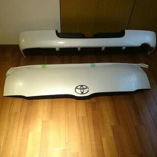 この出品の品は決まりました❗有難うございました。【ハイエース】(200系・5型)【〈純正〉Fボンネット・Rバンパー 】 