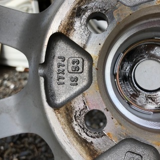 期間限定値下げ１７インチスタッドレスタイヤホイール 4本セット