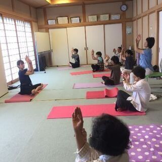 宝塚南口駅徒歩一分の南口会館でヨガレッスンまたは出張レッスンも受付中！の画像