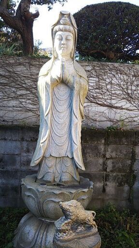 庭石、灯籠など日本庭園などにぴったり