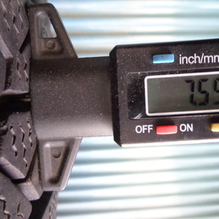 ブリヂストン BLIZZAK VL1 195/80R15 107/105L LT 4本 8～9分溝と7～