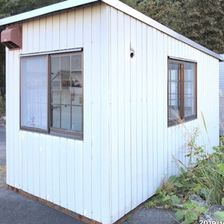 コンテナタイプの小屋を15万円、展示中