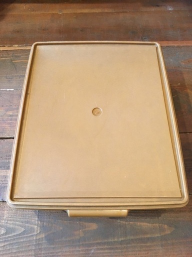【受付中】希少 レトロデザイン Tupperware タッパーウェア ブラウン 浅型　キャンプ用品収納等に