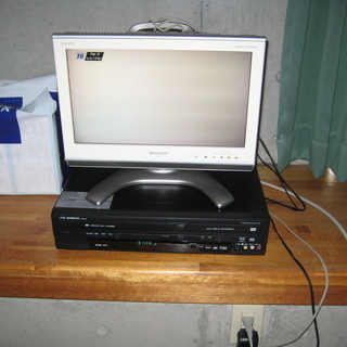液晶テレビとDVDレコーダーのセット