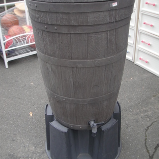 ウイスキー樽風プラスチック製　雨水タンク　貯水タンク　