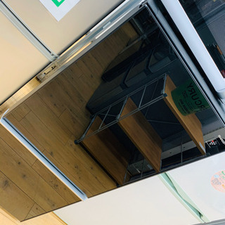 デザイン重視。国産シャープの冷蔵庫。1年保証つきです。