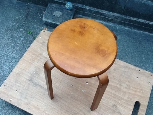 300円で コーナンの木製スツール ブラウン フルタマンタロウ 東野の椅子 スツール の中古あげます 譲ります ジモティーで不用品の処分