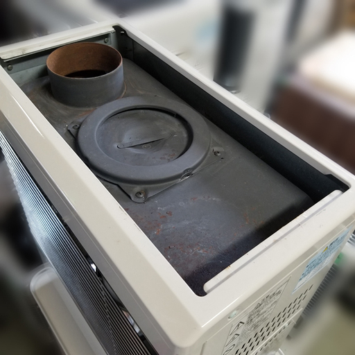 札幌発サンポット煙突式石油ストーブ！品番「KSH‐482KL」2009年式中古品 札幌発！ サンポット煙突式石油ストーブ！ 品番「KSH‐482KL
