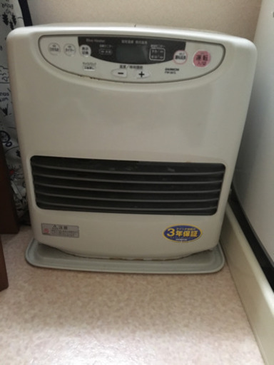石油ファンヒーターです。