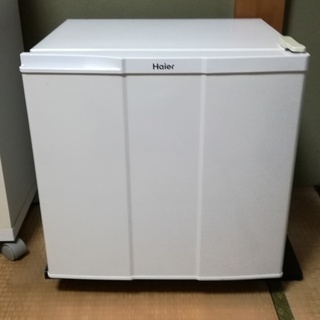 小型冷蔵庫　Haier　JR-N40C