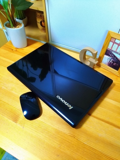 超高性能corei7メモリ8G★　SSD480Gで高速！　美品♪　高級感のあるシャイニーブラック光沢のLenovo　　最新Windows10　64Bit　　光沢黒　15.6インチ　マウス付き 　ノートパソコン　無線LAN　Wi-Fi対応 　テンキー＆ウェブカメラ付き