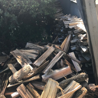 スギ コナラ 等薪 軽トラ一杯分
