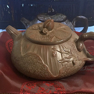 中国 欽陶居 何葉秀 三足寿桃 急須 No.16 紫泥 白泥 紫砂 茶壷 茶壺 欽州 中国 欽陶居 何葉秀 三足寿桃 急須 No.16 紫泥 白