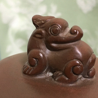 中国 欽陶居 急須 No.45 四方龍型 龍鳳 浮き彫り 紫泥 白泥 紫砂 茶壷 茶壺 欽州 エングレービング　浮彫 罫書き 鳳凰 雲龍