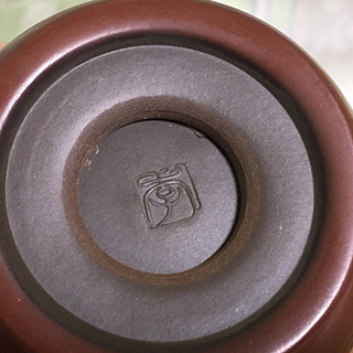 中国 欽陶居 湯飲み No.28 双層鏤空心経 紫泥 白泥 紫砂 茶壷 茶壺 欽州 お経 般若心経 湯吞み 湯飲み茶碗