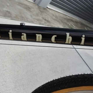 Bianchi(ビアンキ)のお洒落なミニベロ♪Merlo タイヤ、サドル