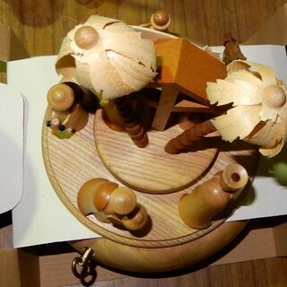 旧東ドイツの田舎のザイフェンに伝わる民芸工芸品、高さ約25cm、と