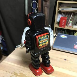 ヨシヤ 1960年代 のHIGH-WHEEL ROBOT です。飾ってその存在感には圧倒