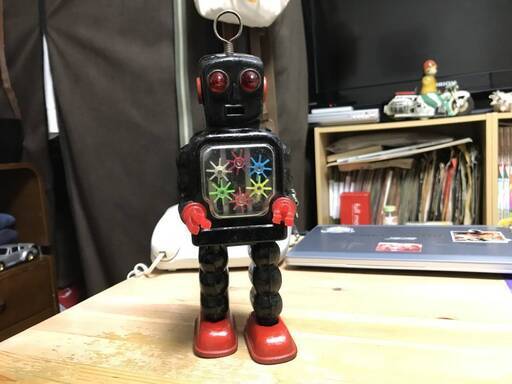 ヨシヤ 1960年代 のHIGH-WHEEL ROBOT です。飾ってその存在感には圧倒されます。