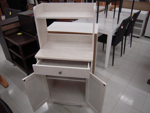 ニトリ レンジ台リズバレー フレンチカントリー風レンジ台 Slm1260d ホワイト 幅 約５９ｃｍ 苫小牧西店 モノハウス苫小牧西 苫小牧 の収納家具 食器棚 キッチン収納 の中古あげます 譲ります ジモティーで不用品の処分