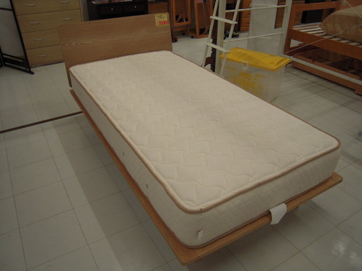 マットレス付きシングルベッド 木製シングルベット おしゃれなベッド 幅：１０３ｃｍ 苫小牧西店