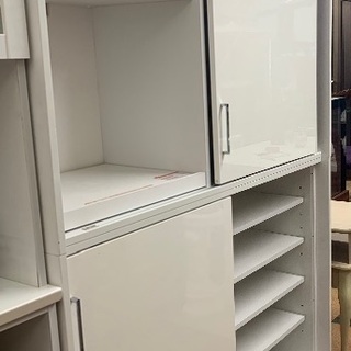 ホワイトの食器棚を入荷致しました！