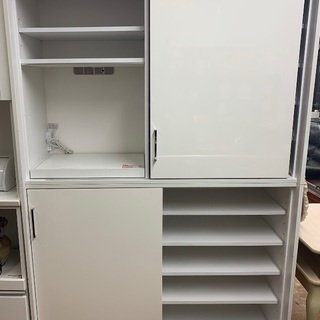 ホワイトの食器棚を入荷致しました！