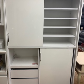ホワイトの食器棚を入荷致しました！