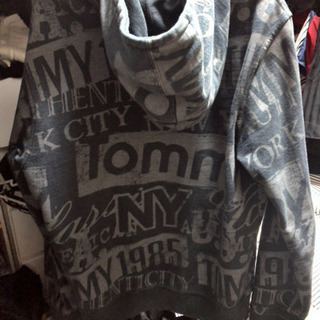 TOMMYのパーカー