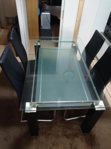 クールなガラス天板のダイニングテーブル(ニューヨークF BK HS LA12-1) ニトリ\n\n