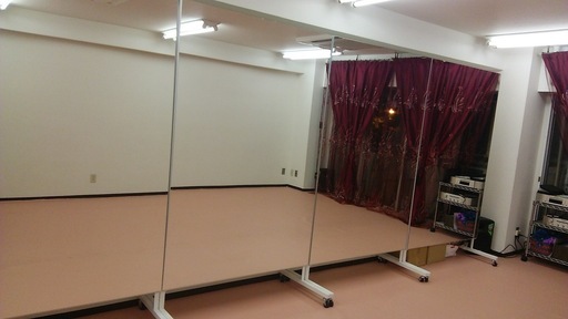 ダンススタジオ用キャスター付き大きな鏡(横120㎝ｘ縦180㎝)残3台