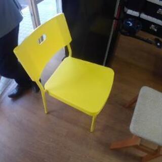 黄色い椅子