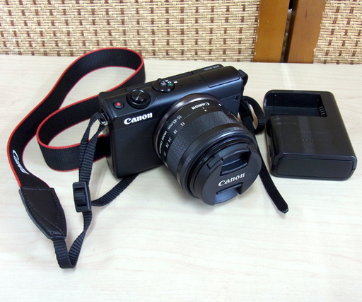Canon EOS M100 ミラーレス一眼レフカメラ EF-M15-45mm ズームSTMレンズ付き 純正充電器付き ブラックボディ 南12条店
