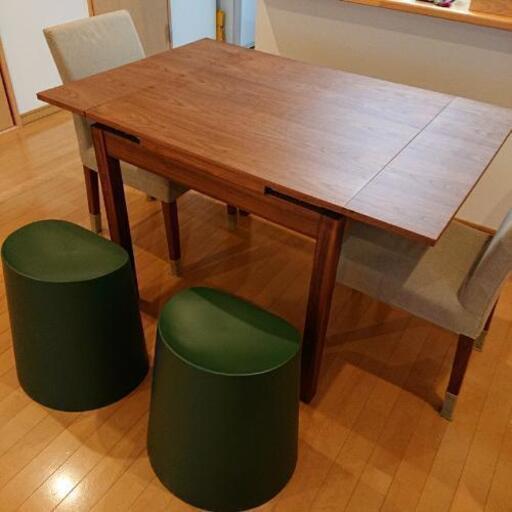 無印良品 無垢ウォールナット材エクステンションテーブルとチェア2脚
