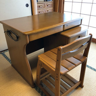 差し上げます  木製学習机と椅子、脇机のセット