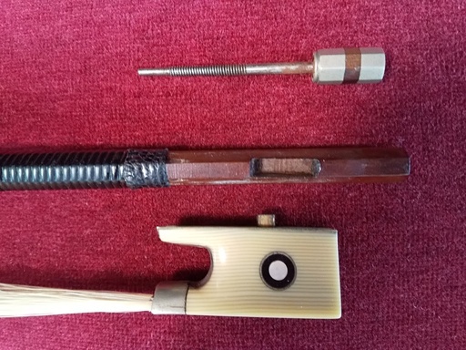 ◇ヨーロッパから輸入のOLD弓 4／4用 牛骨のフロッグ◇