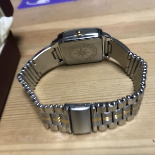 韓国国家情報院NISの腕時計でして非売品でございます(＾◇＾)