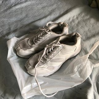 白　運動靴