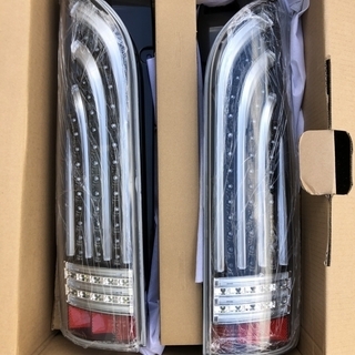 新品・未使用！ HELIOS ヘリオス 200系 ハイエース LED テール クリア