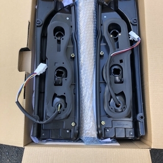 新品・未使用！ HELIOS ヘリオス 200系 ハイエース LED テール スモーク×ブラック