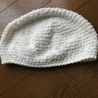 白い綿の帽子
