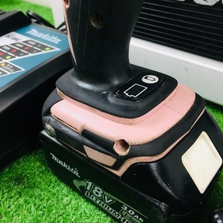 マキタ 充電式インパクトドライバ　（バッテリー2個＆充電器付き） ピンク TD146DRFXP【リライズ野田愛宕店】【店頭取引限定】【中古品】1点限り早い者勝ち！ マキタ 充電式インパクトドライバ （バッテリー2個＆充電器付き