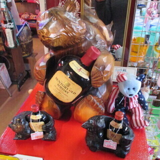 【レトロ】木彫りの熊・ボトルケース／ウイスキー・ミニボトルケース