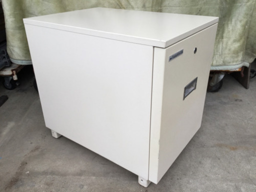 中古  引き出し型   金庫　幅49　　奥行70　　高さ65　 （ｃｍ） カギロック式