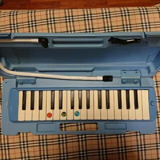 鍵盤ハーモニカ 青色